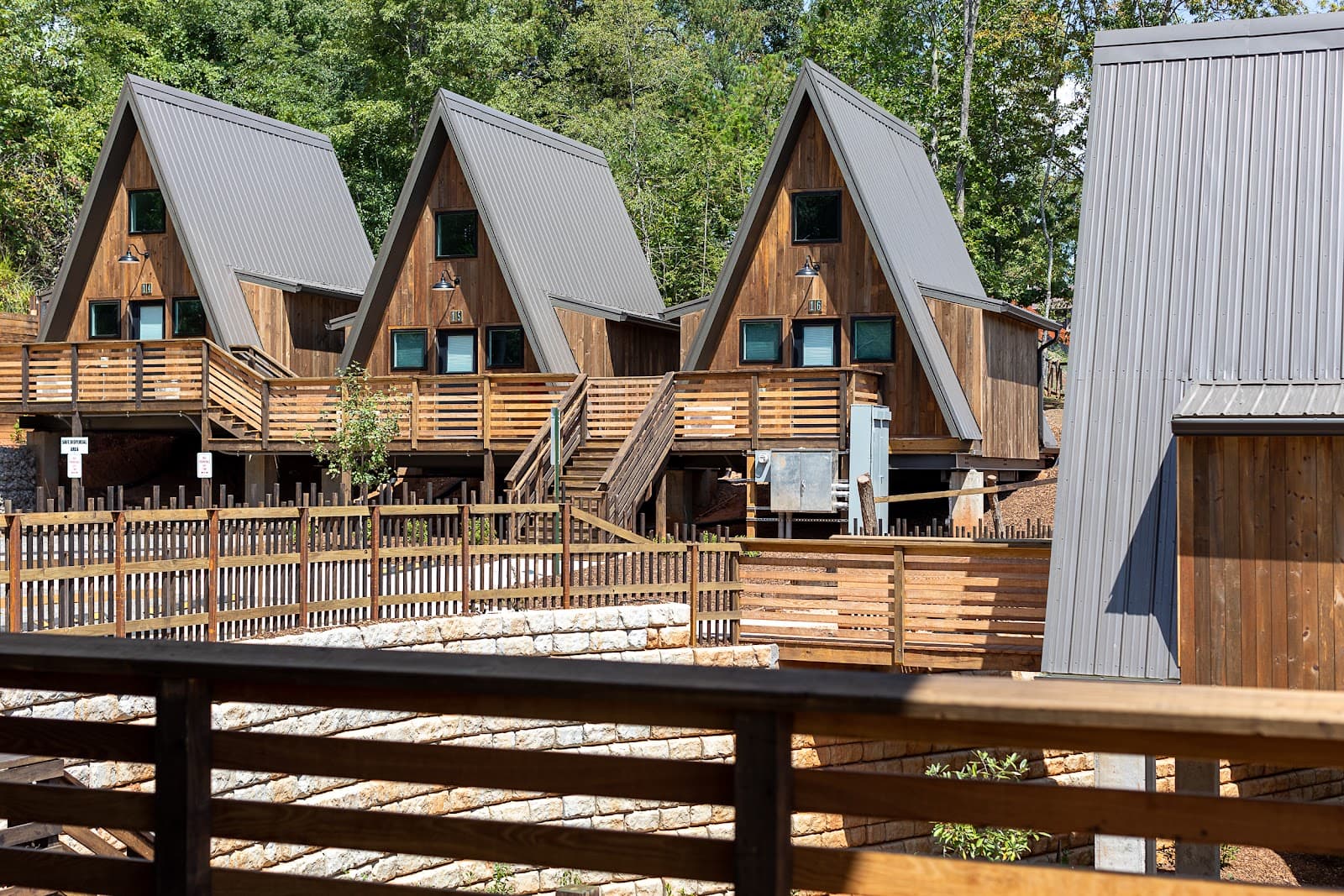 Wrong Way River Lodge & Cabins