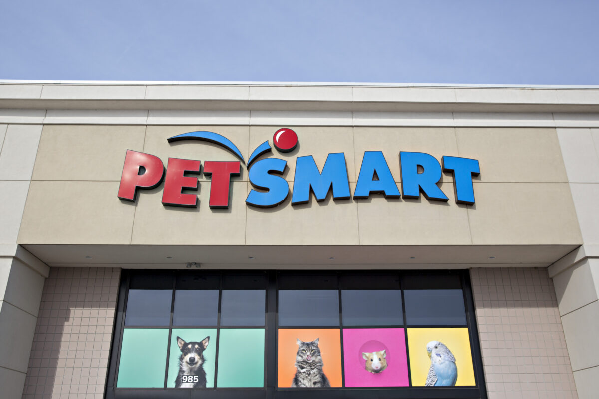 petsmart-front-of-the-store